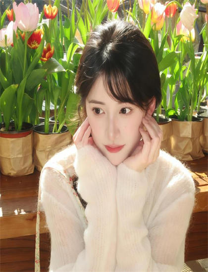 《现在靠自己赚钱的女职员》哲学思考分析：生命意义与存在价值解读